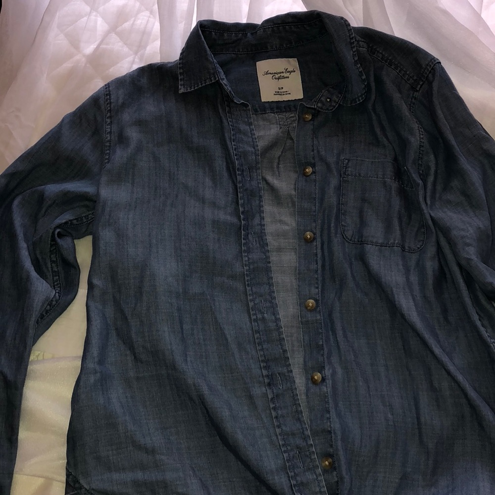 American Eagle Button Up